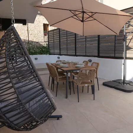 Dervisia Stonehouse 3 *