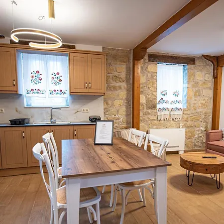 Dervisia Stonehouse 3 *