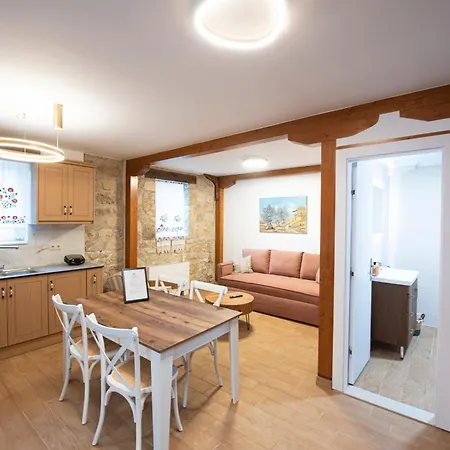 Dervisia Stonehouse 3 *