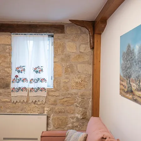 Dervisia Stonehouse 3 *