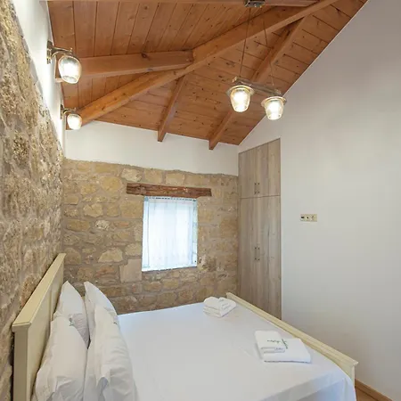 Dervisia Stonehouse 3 *